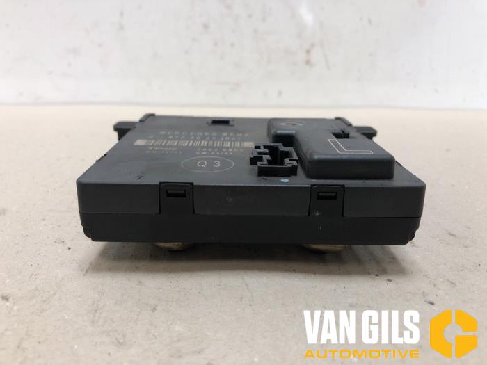 Gebruikte Module Centrale Deurvergrendeling Mercedes E Combi 4-matic (S211) 3.0 E-280 CDI 24V Prijs € 40,00 Margeregeling aangeboden door Van Gils Automotive