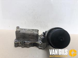 Gebruikte Oliefilterhuis Mercedes B (W246) Prijs op aanvraag aangeboden door Van Gils Automotive
