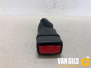 Gebruikte Veiligheidsgordel Insteek midden-achter Mazda CX-7 2.2 MZR-CD 16V Prijs € 40,00 Margeregeling aangeboden door Van Gils Automotive