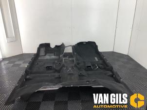 Gebruikte Vloerbedekking Mazda CX-7 2.2 MZR-CD 16V Prijs op aanvraag aangeboden door Van Gils Automotive