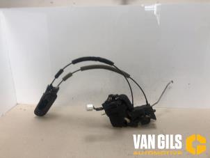 Gebruikte Portierslot Mechaniek 4Deurs rechts-voor Mazda CX-7 2.2 MZR-CD 16V Prijs € 45,00 Margeregeling aangeboden door Van Gils Automotive
