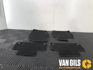 Gebruikte Matten Set Mazda CX-7 2.2 MZR-CD 16V Prijs op aanvraag aangeboden door Van Gils Automotive