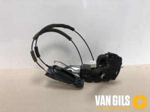 Gebruikte Portierslot Mechaniek 4Deurs links-voor Mazda CX-7 2.2 MZR-CD 16V Prijs € 45,00 Margeregeling aangeboden door Van Gils Automotive