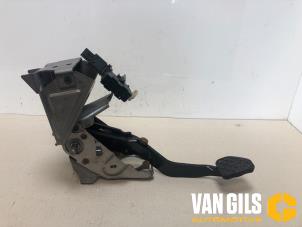 Gebruikte Koppelingspedaal Mazda CX-7 2.2 MZR-CD 16V Prijs € 45,00 Margeregeling aangeboden door Van Gils Automotive