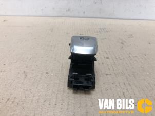 Gebruikte Schakelaar handrem Mercedes E (W213) E-200d 2.0 Turbo 16V Prijs € 14,99 Margeregeling aangeboden door Van Gils Automotive