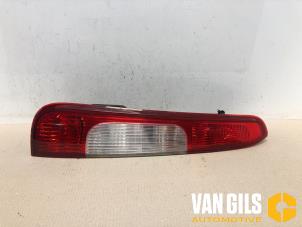 Gebruikte Achterlicht links Ford Focus C-Max 1.6 16V Prijs € 45,00 Margeregeling aangeboden door Van Gils Automotive