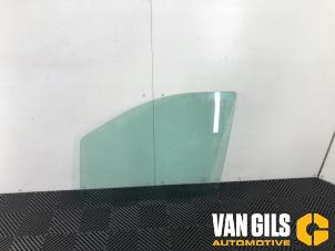 Gebruikte Portierruit 4Deurs links-voor Mercedes Vito (639.6) 2.2 109 CDI 16V Prijs € 50,00 Margeregeling aangeboden door Van Gils Automotive