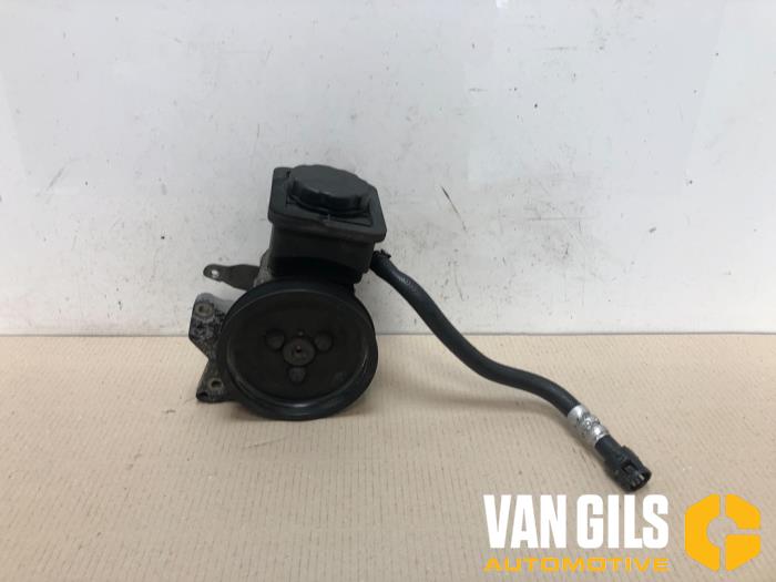 Gebruikte Servopomp BMW 7 serie (E65/E66/E67) 730d 24V Prijs € 60,00 Margeregeling aangeboden door Van Gils Automotive
