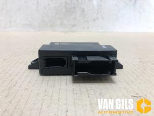 Gebruikte Telefoon interface Audi A8 (D3) 3.0 TDI V6 24V Quattro Prijs € 30,00 Margeregeling aangeboden door Van Gils Automotive