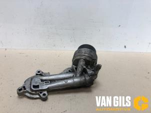 Gebruikte Oliefilterhouder Citroen C4 Coupé (LA) 1.4 16V Prijs € 30,00 Margeregeling aangeboden door Van Gils Automotive