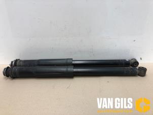 Gebruikte Schokdemper set Toyota Yaris III (P13) 1.5 16V Hybrid Prijs € 45,00 Margeregeling aangeboden door Van Gils Automotive