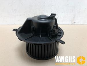 Gebruikte Chaufage Ventilatiemotor Volkswagen Caddy III (2KA,2KH,2CA,2CH) 2.0 SDI Prijs € 45,00 Margeregeling aangeboden door Van Gils Automotive