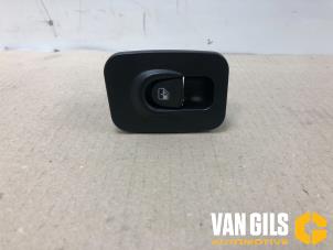 Gebruikte Elektrisch Raam Schakelaar Lancia Ypsilon (843) 1.2 16V Prijs € 40,00 Margeregeling aangeboden door Van Gils Automotive