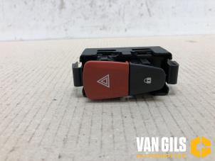 Gebruikte Schakelaar Paniekverlichting Renault Grand Scénic III (JZ) 1.4 16V TCe 130 Prijs € 30,00 Margeregeling aangeboden door Van Gils Automotive