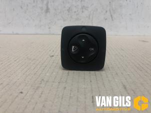 Gebruikte Schakelaar Renault Grand Scénic III (JZ) 1.4 16V TCe 130 Prijs € 30,00 Margeregeling aangeboden door Van Gils Automotive