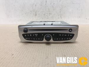 Gebruikte Radio CD Speler Renault Grand Scénic III (JZ) 1.4 16V TCe 130 Prijs € 50,00 Margeregeling aangeboden door Van Gils Automotive