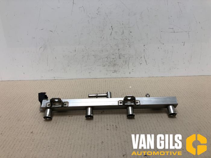 Gebruikte Injector brug BMW 3 serie (E46/4) 316i 16V Prijs € 50,00 Margeregeling aangeboden door Van Gils Automotive