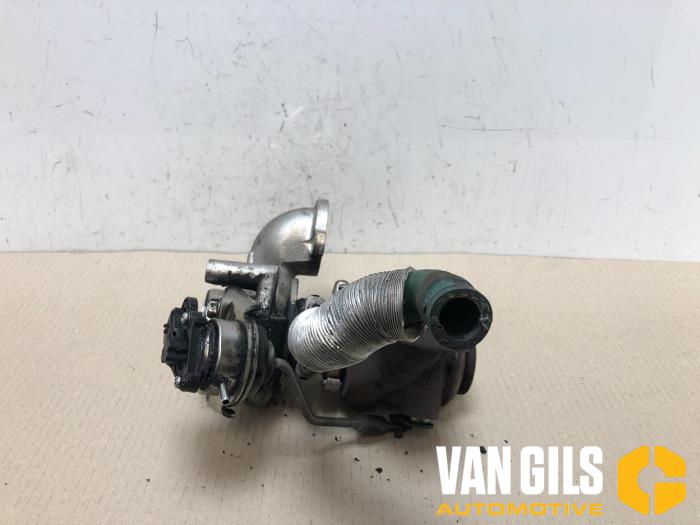 Turbo van een Ford Fiesta 6 (JA8) 1.6 TDCi 16V ECOnetic 2012