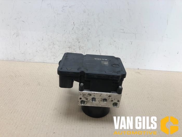 Gebruikte ABS Pomp Volvo V40 Cross Country (MZ) 2.0 D3 20V Prijs op aanvraag aangeboden door Van Gils Automotive