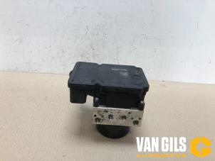 Gebruikte ABS Pomp Volvo V40 Cross Country (MZ) 2.0 D3 20V Prijs op aanvraag aangeboden door Van Gils Automotive