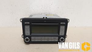 Gebruikte Radio CD Speler Volkswagen Golf Plus (5M1/1KP) 1.9 TDI 105 Prijs € 75,00 Margeregeling aangeboden door Van Gils Automotive