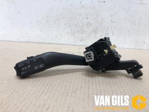 Gebruikte Pinker Schakelaar Seat Altea (5P1) 2.0 FSI 16V Prijs € 35,00 Margeregeling aangeboden door Van Gils Automotive