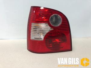 Gebruikte Achterlicht links Volkswagen Polo IV (9N1/2/3) 1.4 16V Prijs € 45,00 Margeregeling aangeboden door Van Gils Automotive