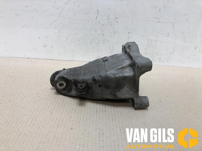 Gebruikte Motorsteun Mercedes C (W204) 1.6 C-180 16V BlueEfficiency Prijs € 30,00 Margeregeling aangeboden door Van Gils Automotive