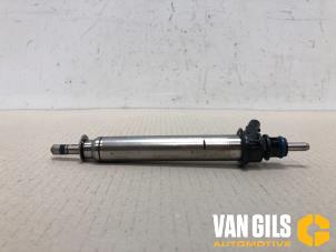 Gebruikte Injector (benzine injectie) Mercedes C (W205) C-180 1.6 16V Prijs op aanvraag aangeboden door Van Gils Automotive