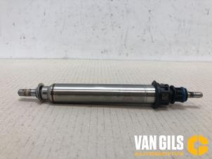 Gebruikte Injector (benzine injectie) Mercedes C (W204) 1.6 C-180 16V BlueEfficiency Prijs op aanvraag aangeboden door Van Gils Automotive