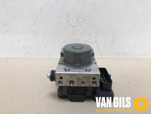 Gebruikte ABS Pomp Renault Clio IV (5R) 1.5 Energy dCi 90 FAP Prijs op aanvraag aangeboden door Van Gils Automotive