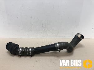 Gebruikte Intercooler Buis Renault Clio IV (5R) 1.5 Energy dCi 90 FAP Prijs op aanvraag aangeboden door Van Gils Automotive