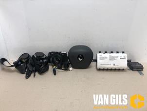 Gebruikte Airbag Set + Module Renault Clio IV (5R) 1.5 Energy dCi 90 FAP Prijs op aanvraag aangeboden door Van Gils Automotive