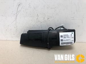 Gebruikte Airbag knie links Volkswagen Polo V (6R) 1.4 16V Prijs € 50,00 Margeregeling aangeboden door Van Gils Automotive