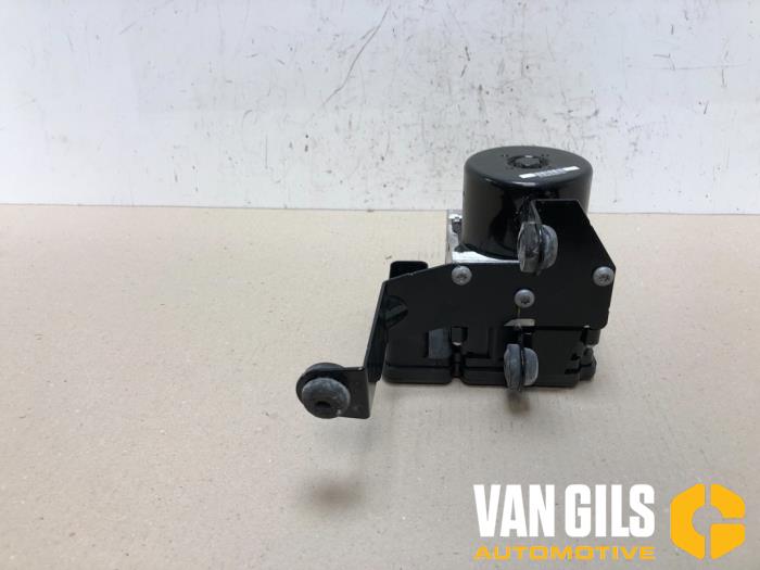 Gebruikte ABS Pomp Volvo V40 (MV) 1.6 T2 GTDi 16V Prijs op aanvraag aangeboden door Van Gils Automotive