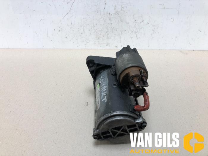 Startmotor van een Opel Vivaro  2007