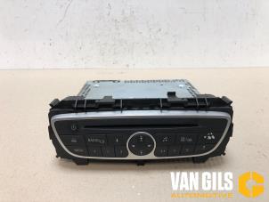 Gebruikte Radio Renault Twingo II (CN) 1.2 16V Prijs € 64,99 Margeregeling aangeboden door Van Gils Automotive