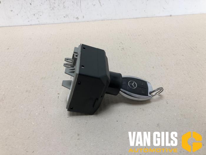 Sleutel+Contactslot van een Mercedes-Benz B (W246,242) 2.1 B-220 CDI BlueEFFICIENCY, B-220d 16V 2018