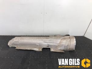 Gebruikte Hitteschild uitlaat Mercedes B (W246) 2.1 B-220 CDI BlueEFFICIENCY, B-220d 16V Prijs € 19,99 Margeregeling aangeboden door Van Gils Automotive