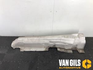 Gebruikte Hitteschild uitlaat Mercedes B (W246) 2.2 B-220 CDI BlueEFFICIENCY,d 16V Prijs € 19,99 Margeregeling aangeboden door Van Gils Automotive