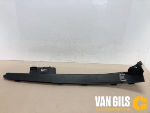 Gebruikte Bekleding Zijpaneel rechts-achter Mercedes E (W213) E-63 AMG S 4.0 V8 Turbo 4-Matic+ Prijs € 39,99 Margeregeling aangeboden door Van Gils Automotive