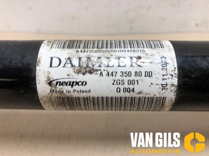 Aandrijfas links-achter van een Mercedes-Benz Vito (447.6) 2.0 116 CDI 16V 2021