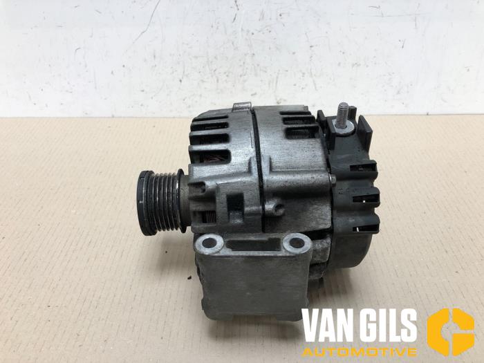 Dynamo van een Mercedes-Benz E (W212) E-200 CDI 16V BlueEfficiency,BlueTEC 2010