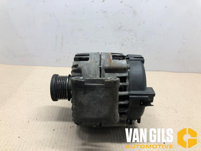 Dynamo van een Mercedes-Benz E (W212) E-200 CDI 16V BlueEfficiency,BlueTEC 2010