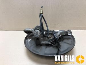 Gebruikte Fusee links-achter Mercedes E (W212) E-200 CDI 16V BlueEfficiency,BlueTEC Prijs € 65,00 Margeregeling aangeboden door Van Gils Automotive