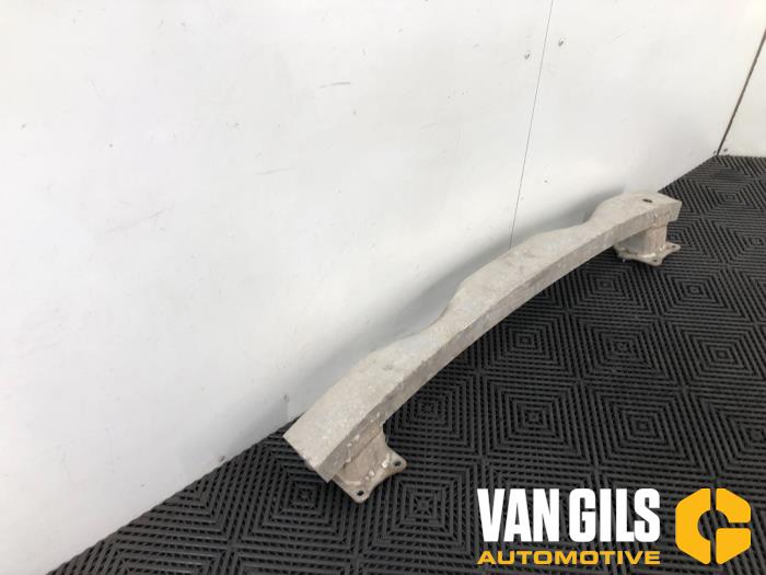 Bumperframe achter van een Mercedes-Benz E (W212) E-200 CDI 16V BlueEfficiency,BlueTEC 2010