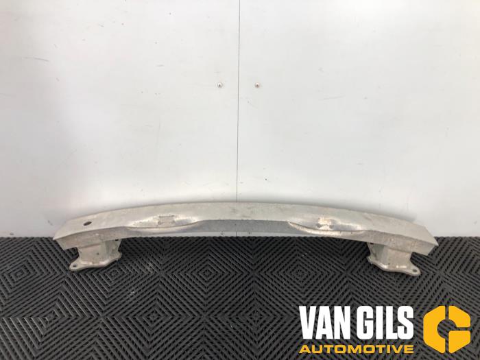 Bumperframe achter van een Mercedes-Benz E (W212) E-200 CDI 16V BlueEfficiency,BlueTEC 2010