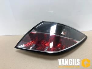 Gebruikte Achterlicht rechts Opel Astra H GTC (L08) 1.6 16V Prijs € 40,00 Margeregeling aangeboden door Van Gils Automotive