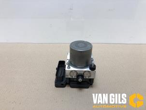 Gebruikte ABS Pomp Mercedes A (177.0) 2.0 A-220 Turbo 16V Prijs € 349,99 Margeregeling aangeboden door Van Gils Automotive