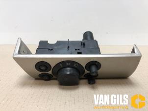 Gebruikte Schakelaar Licht Opel Astra H GTC (L08) 1.6 16V Prijs € 30,00 Margeregeling aangeboden door Van Gils Automotive